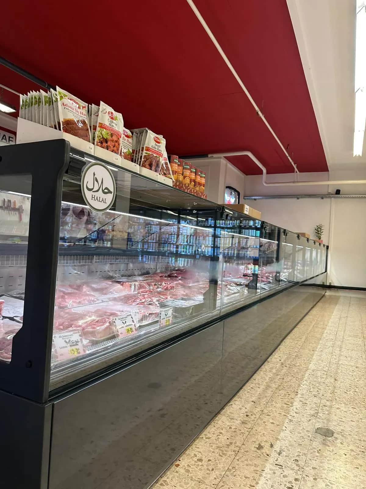 Halal-Fleischtheke von Ali Supermarkt in Flamatt