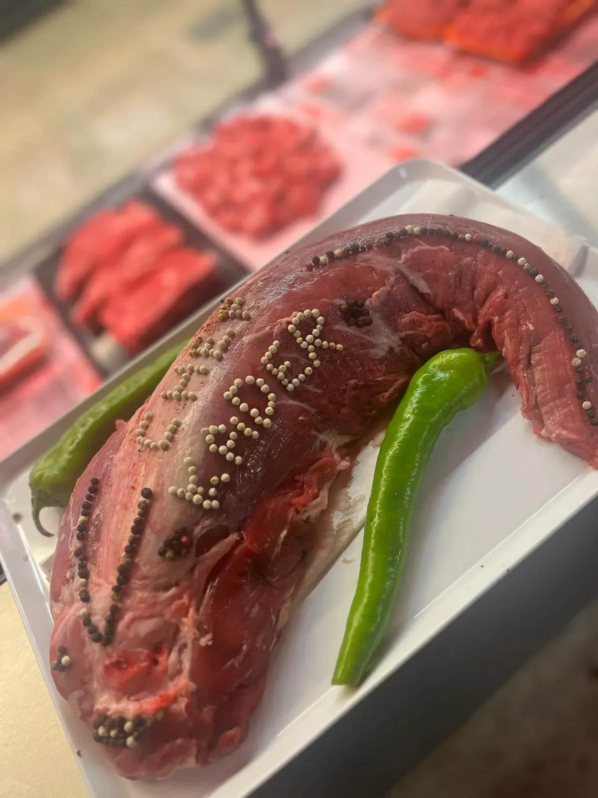 Frisches Rindsfilet an der Halal-Fleischtheke von Ali Supermarkt